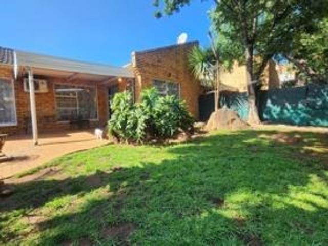 Townhouse for sale in Vosloorus, Gauteng