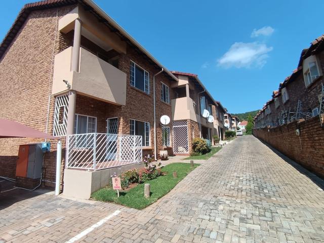 Townhouse for sale in Vosloorus, Gauteng