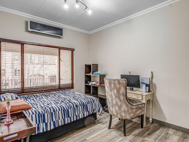 Townhouse for sale in Vosloorus, Gauteng