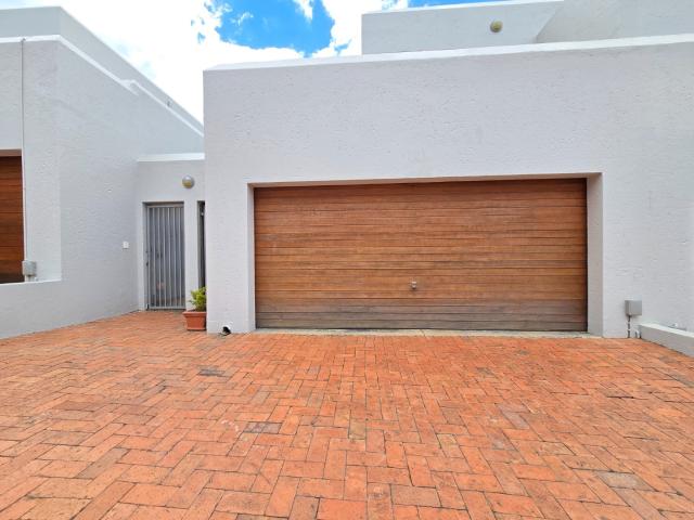 Townhouse for sale in Vosloorus, Gauteng