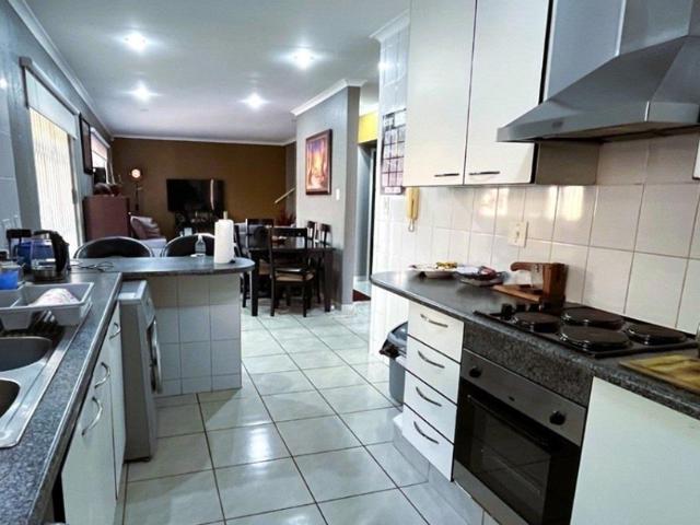 Townhouse for sale in Vosloorus, Gauteng