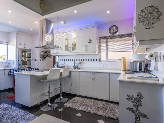 Townhouse for sale in Seaview, Kwazulu-natal