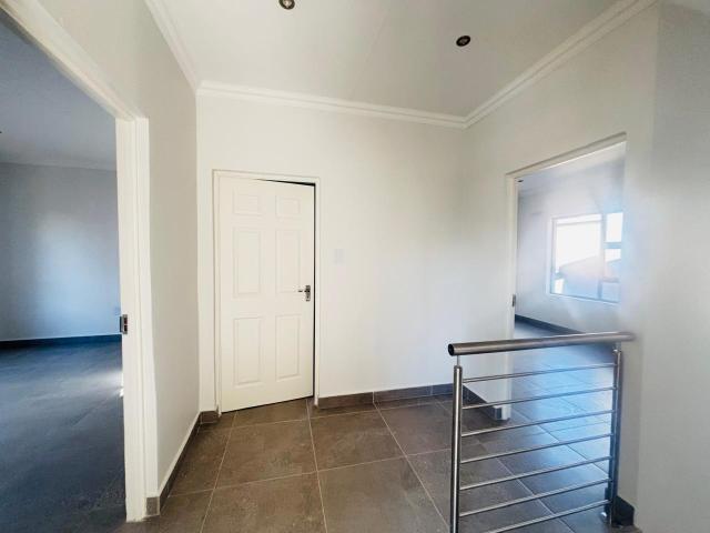 Townhouse for sale in Mohlakeng, Gauteng