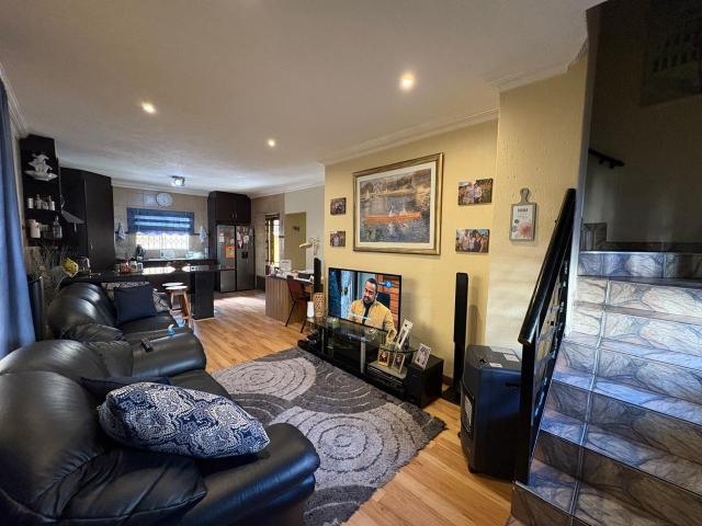 Townhouse for sale in Mohlakeng, Gauteng