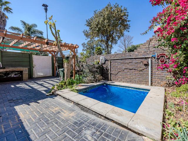 Townhouse for sale in Nooitgedacht, Gauteng
