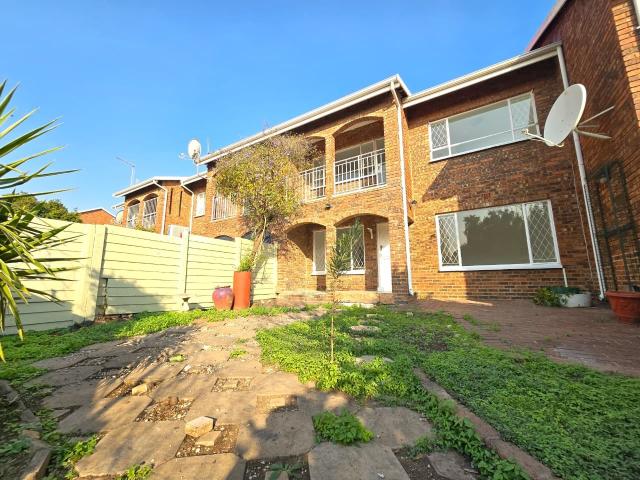 Townhouse for sale in Vosloorus, Gauteng