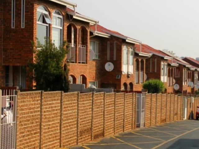 Townhouse for sale in Vosloorus, Gauteng
