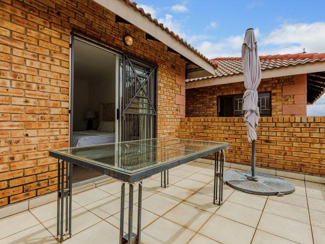 Townhouse for sale in Nooitgedacht, Gauteng