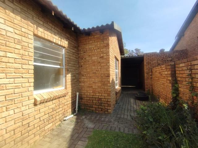 Townhouse for sale in Nooitgedacht, Gauteng