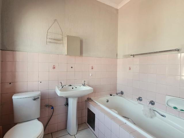 Townhouse for sale in Ifafi, Hartbeespoort Dam Nature Reserve