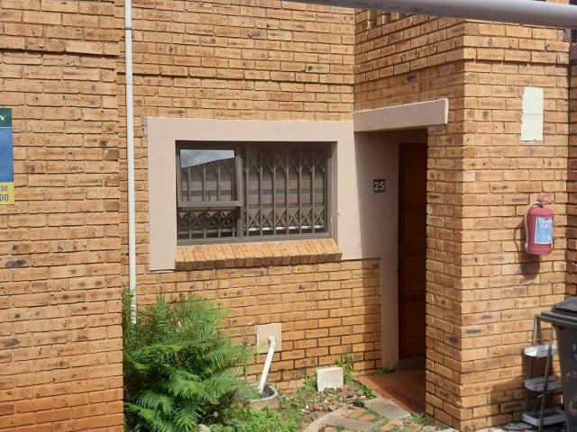 Townhouse for sale in Vosloorus, Gauteng