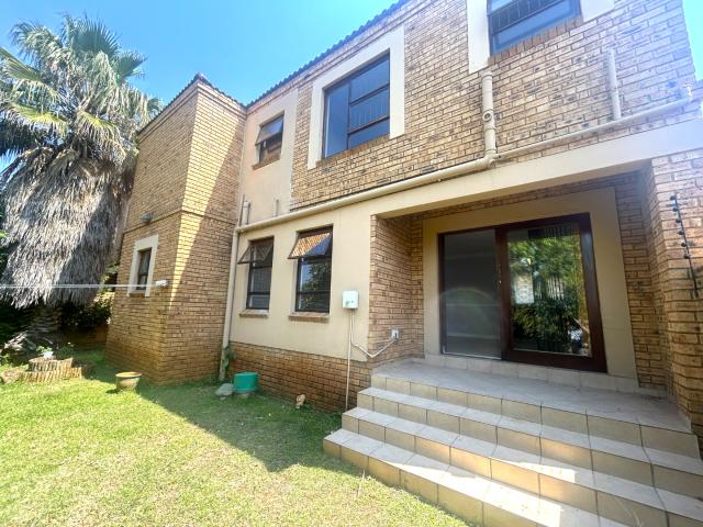 Townhouse for sale in Vosloorus, Gauteng