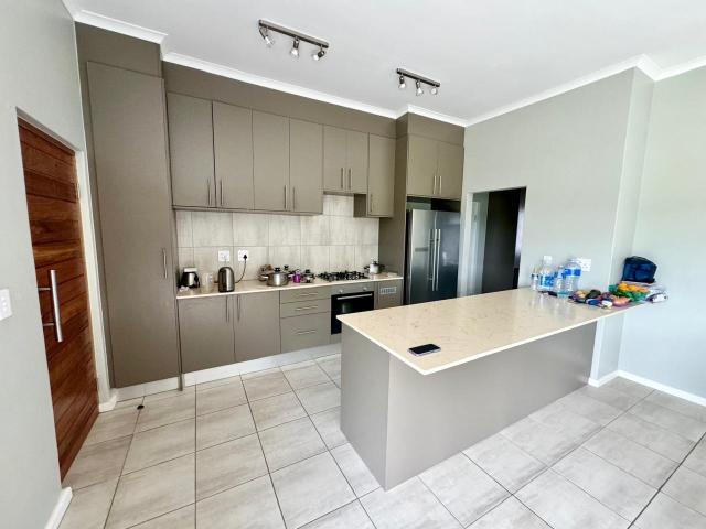 Townhouse for sale in Kaysers Beach, Eastern Cape