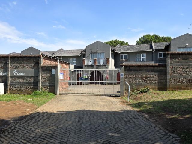 Townhouse for sale in King Williams Town, Eastern Cape