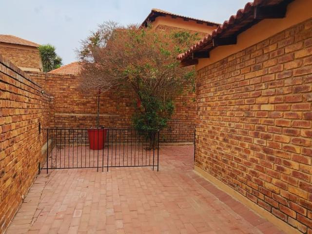 Townhouse for sale in Tembisa, Gauteng