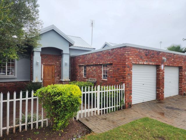 Townhouse for sale in Dr Kenneth Kaunda, North West