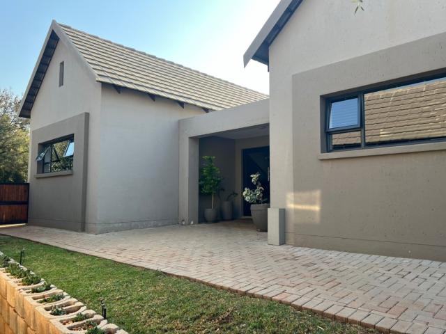 Townhouse for sale in Hartbeespoort Dam Nature Reserve, North West