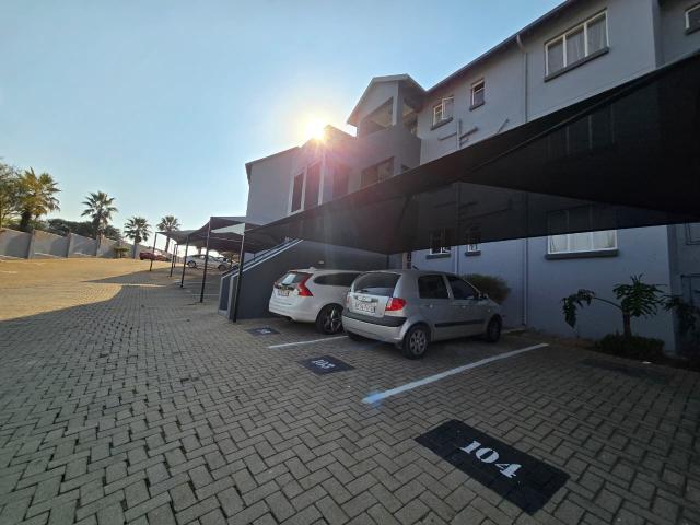 Townhouse for sale in Vosloorus, Gauteng