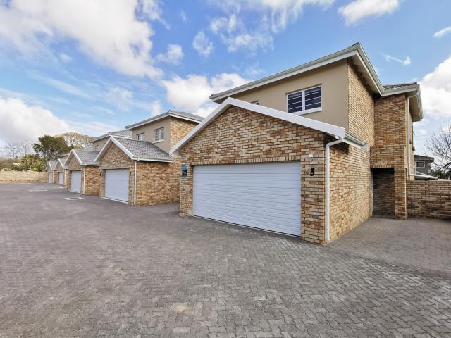 Townhouse for sale in Port Elizabeth, Eastern Cape