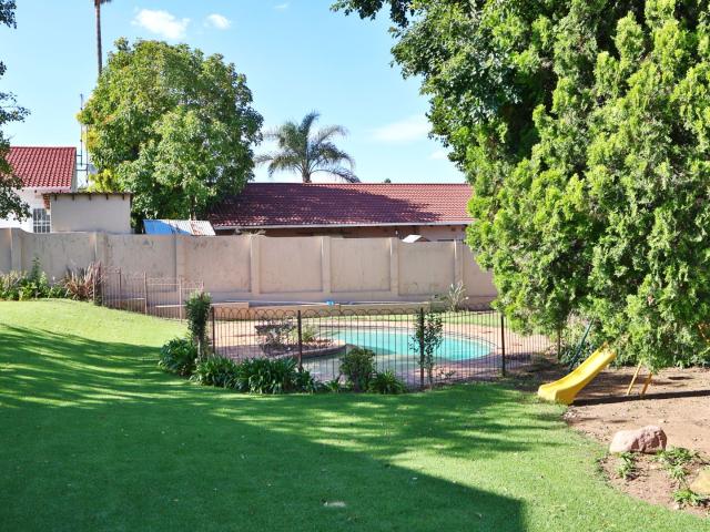 Townhouse for sale in Vosloorus, Gauteng