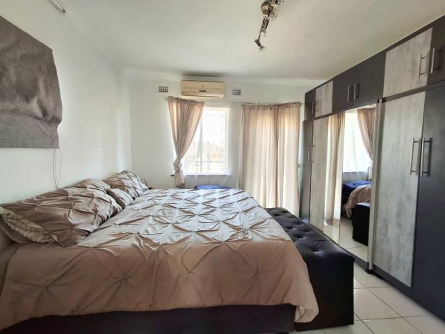 Townhouse for sale in Queensburgh, Kwazulu-natal
