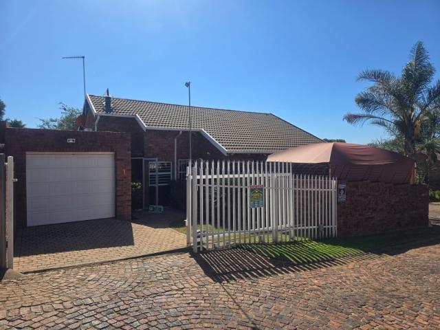 Townhouse for sale in Ekurhuleni, Gauteng