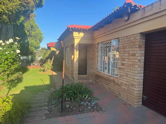 Townhouse for sale in Dr Kenneth Kaunda, North West