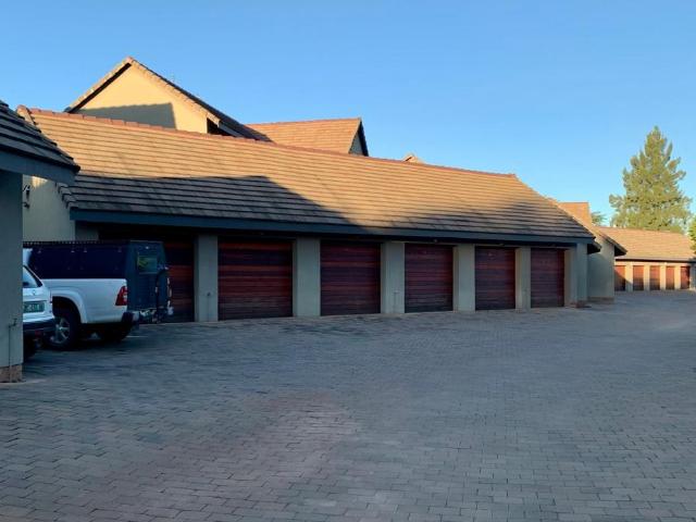 Townhouse for sale in Hartbeespoort Dam Nature Reserve, North West