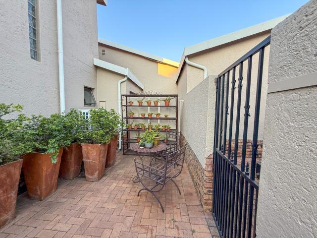 Townhouse for sale in Waterkloof, Gauteng