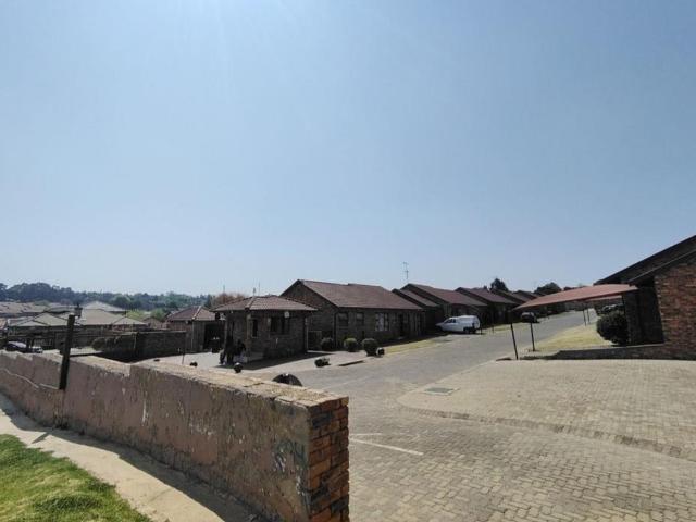 Townhouse for sale in Vosloorus, Gauteng