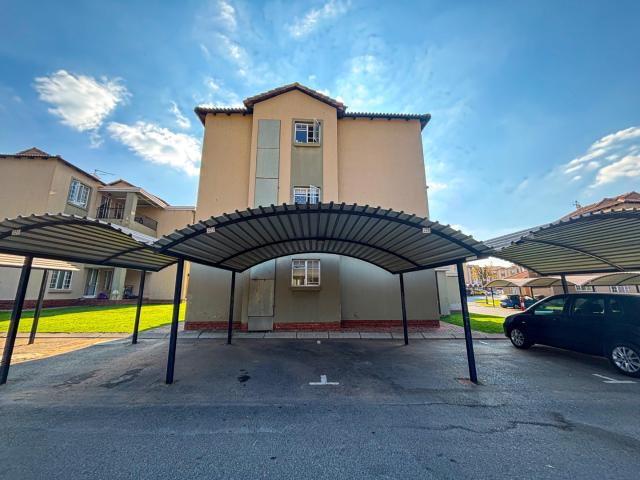 Townhouse for sale in Vosloorus, Gauteng