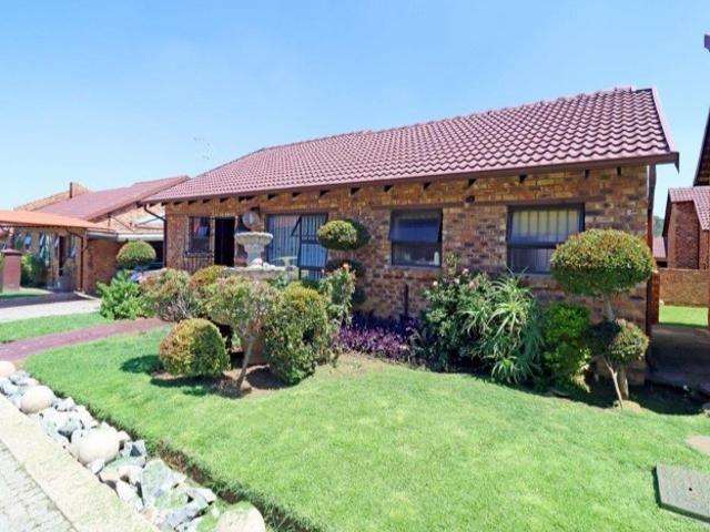 Townhouse for sale in Vosloorus, Gauteng