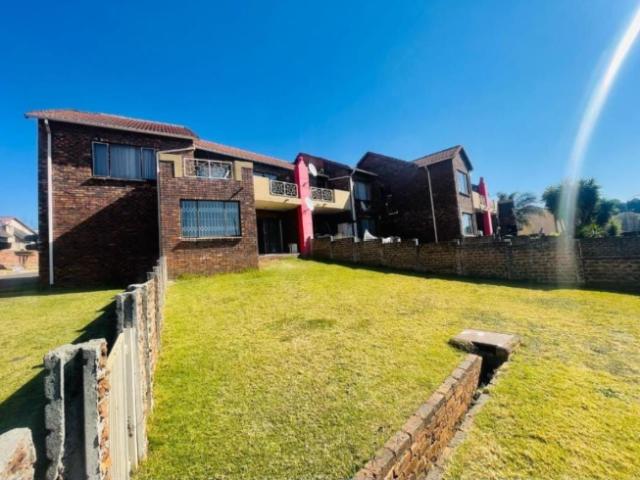 Townhouse for sale in Vosloorus, Gauteng