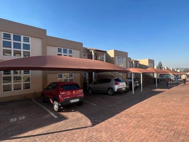 Townhouse for sale in Vosloorus, Gauteng