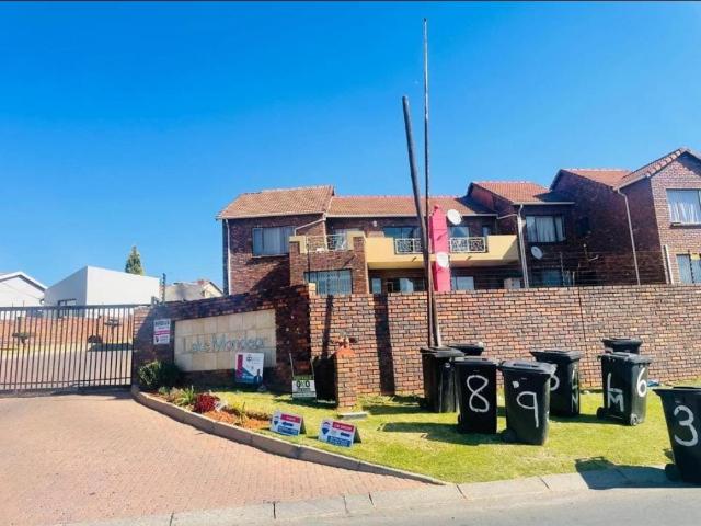 Townhouse for sale in Vosloorus, Gauteng
