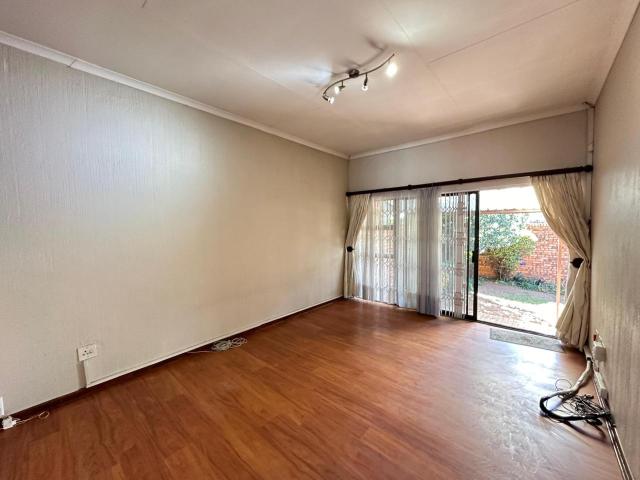 Townhouse for sale in Johannesburg, Mondeor