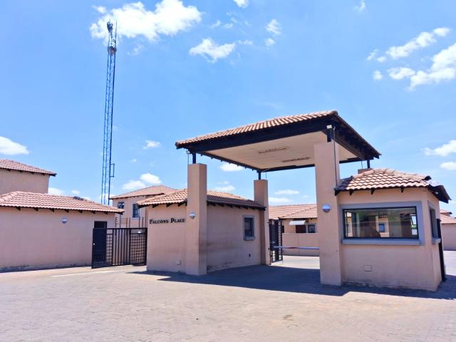 Townhouse for sale in Waterkloof, Gauteng