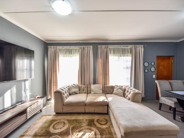 Townhouse for sale in Waterkloof, Gauteng