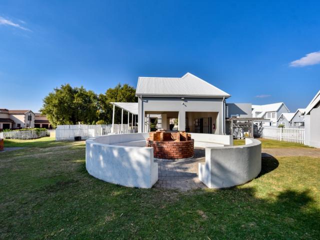 Townhouse for sale in Waterkloof, Gauteng