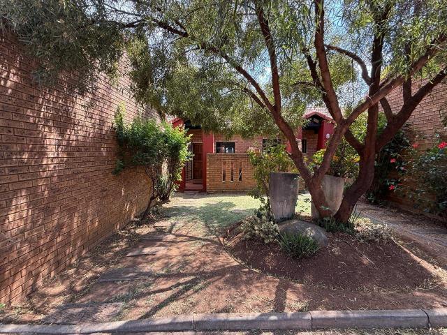 Townhouse for sale in Waterkloof, Gauteng