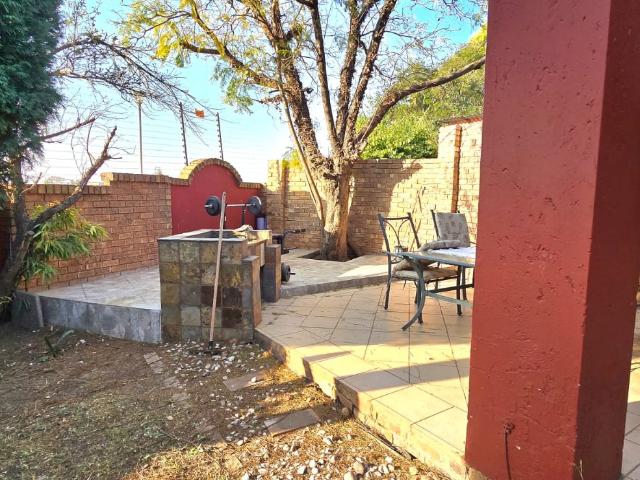 Townhouse for sale in Waterkloof, Gauteng