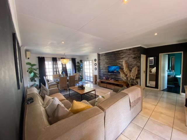 Townhouse for sale in Mount Edgecombe, Kwazulu-natal