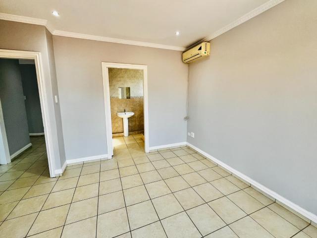 Townhouse for sale in Mt Edgecombe, Kwazulu-natal