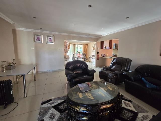 Townhouse for sale in Mt Edgecombe, Kwazulu-natal