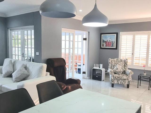 Townhouse for sale in Mount Edgecombe