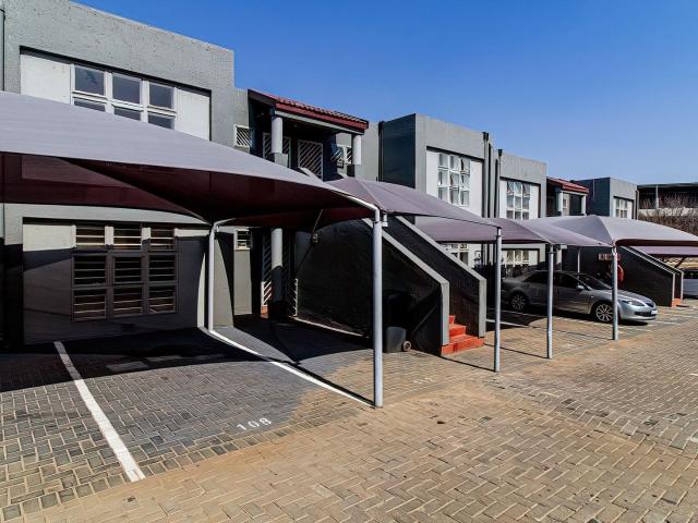 Townhouse for sale in Vosloorus, Gauteng