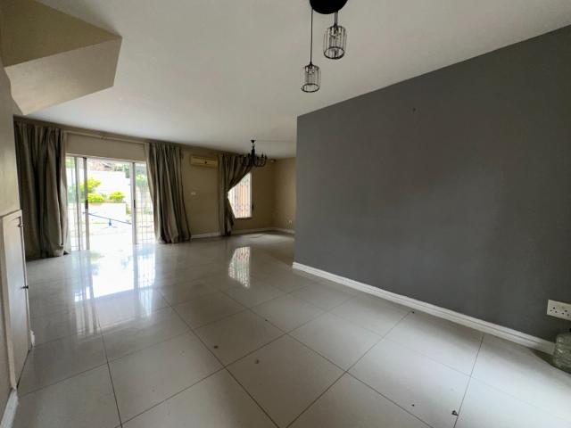 Townhouse for sale in Seaview, Kwazulu-natal