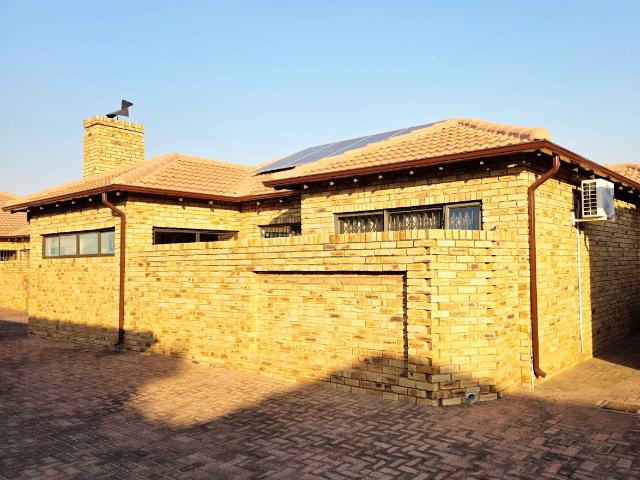 Townhouse for sale in Ekurhuleni, Gauteng
