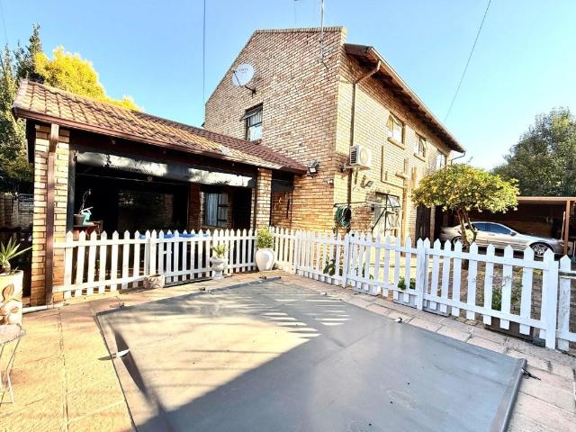 Townhouse for sale in Ekurhuleni, Gauteng