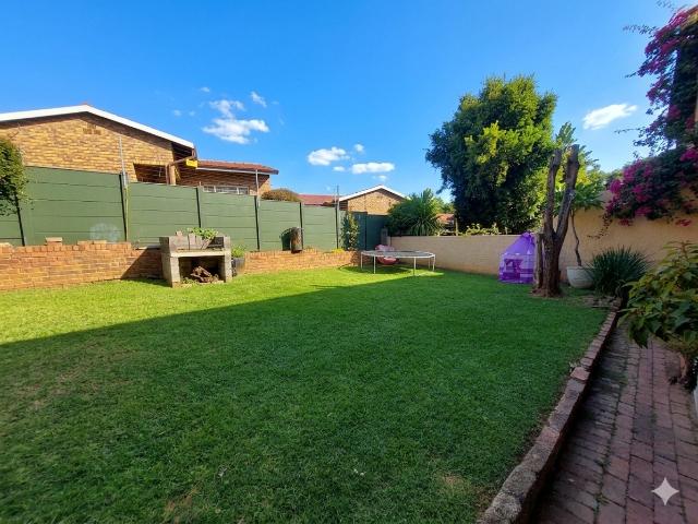 Townhouse for sale in Vosloorus, Gauteng
